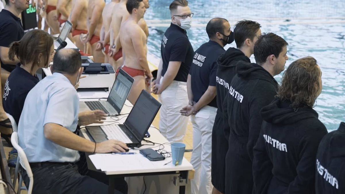 Turnaj, kde mohl být omikron: Fanoušci bez respirátorů, přes deset týmů u bazénu
